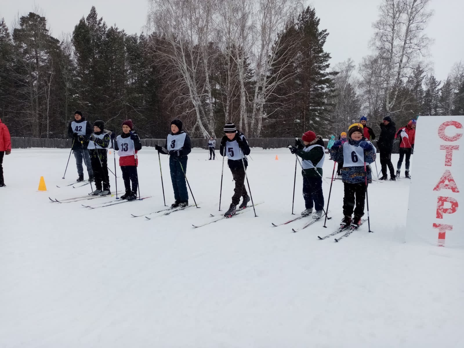 Лыжные гонки семейных команд «Всей семьёй на лыжах к знаку ГТО».