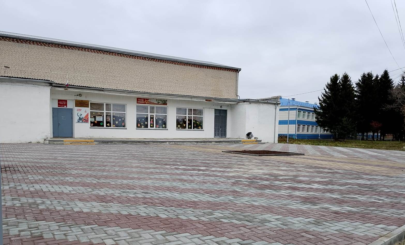 В селе Чаши обновилась площадь возле культурно-досугового центра.