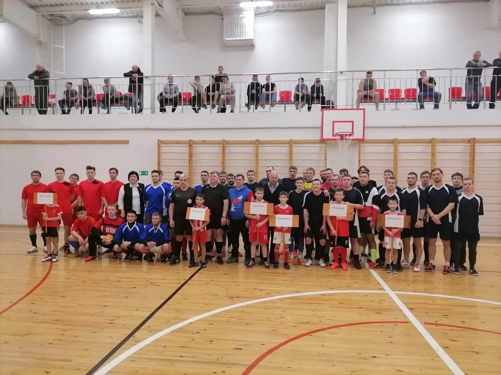 Каргапольские спортсмены заняли 1 место в мини-футболе.