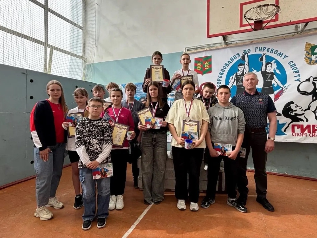 Соревнования по гиревому спорту.