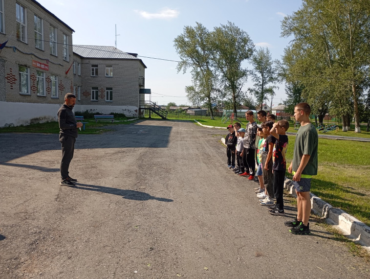 В лагере "Лесная республика" специалисты муниципального центра тестирования Каргапольского округа провели мероприятие "А вам слабо - стать ближе у знаку ГТО? ". В лагере "Лесная республика" специалисты муниципального центра тестирования Каргапольского округа провели мероприятие "А вам слабо - стать ближе у знаку ГТО? ".