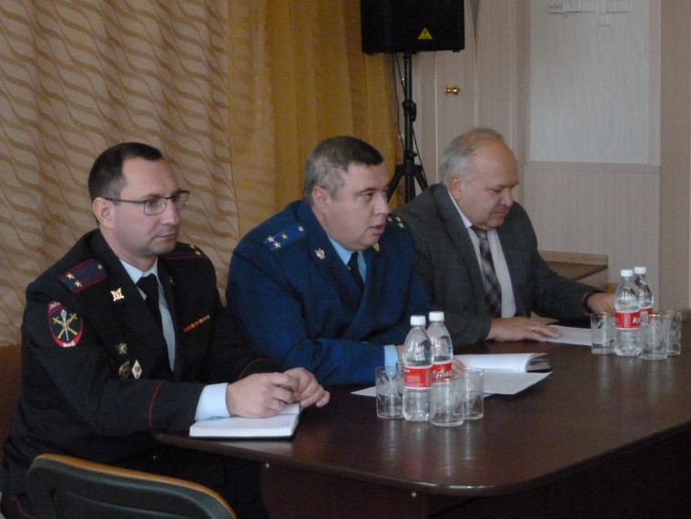Прокуратурой Каргапольского района проанализированы причины и обстоятельства, совершаемых самовольных уходов воспитанниками ГБУ для детей-сирот и детей, оставшихся без попечения родителей «Житниковский детский дом» в рамках круглого стола. Прокуратурой Каргапольского района проанализированы причины и обстоятельства, совершаемых самовольных уходов воспитанниками ГБУ для детей-сирот и детей, оставшихся без попечения родителей «Житниковский детский дом» в рамках круглого стола.