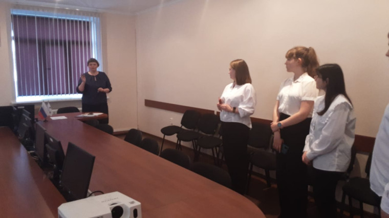 Каргапольские школьники познакомились с работой Администрации Каргапольского муниципального округа.